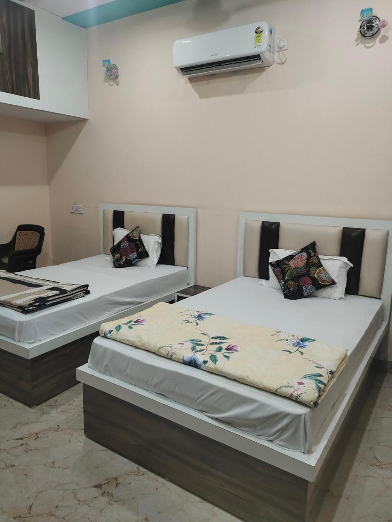 The Orchid Villa Homestay - Walkable Distance From Taj Mahal Agra  Buitenkant foto